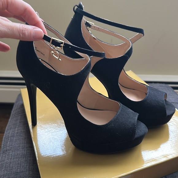 Thalia Sodi Black High Platform Heels - Picture 5 of 5